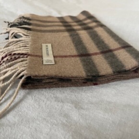 Burberry 100% Cashmere Scarf • Classic Check Camel - Picture 5 of 5